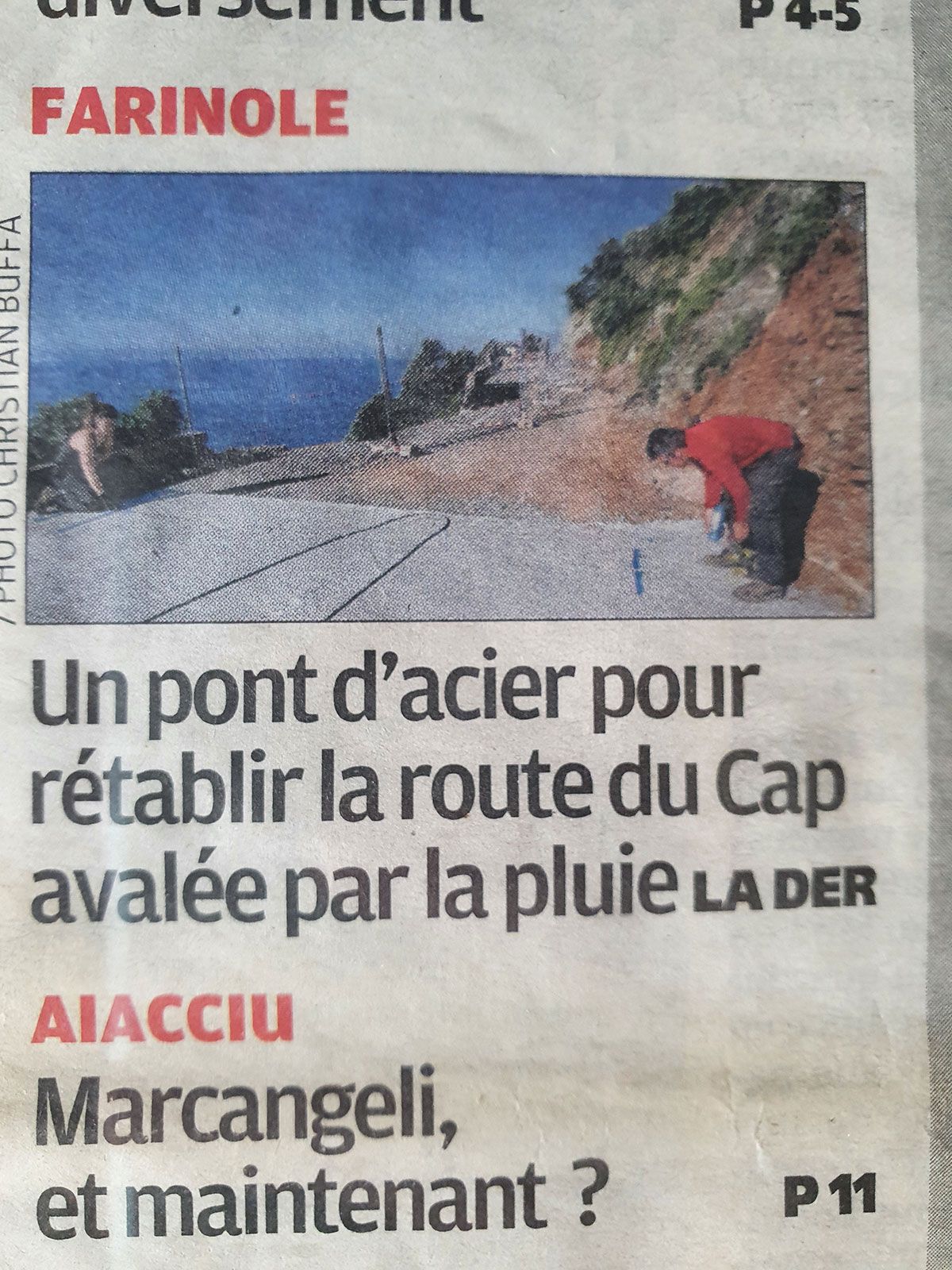 Un pont d'acier pour rétablir la route du Cap avalée par la pluie